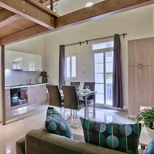 Charming 1 Bedroom Off Republic Street Sleeps 4 La Valette
